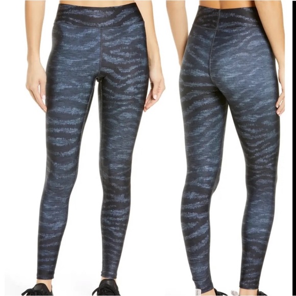 Terez
Show Your Stripes Tall Band
Gray Patterned Sports Leggings Size
XS - Picture 13 of 13